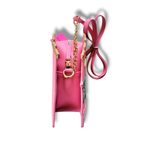 ✨️HP✨️Betsey Johnson | NWT Cute Pink Beach Dog House Shaped Crossbody Bag - Picture 3 of 12